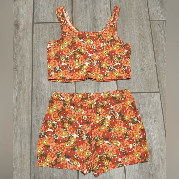 L/XL, 2pc PJs Tiny Tank & Shorts, perfect fall floral patter, excellent cond. - Picture 2 of 8